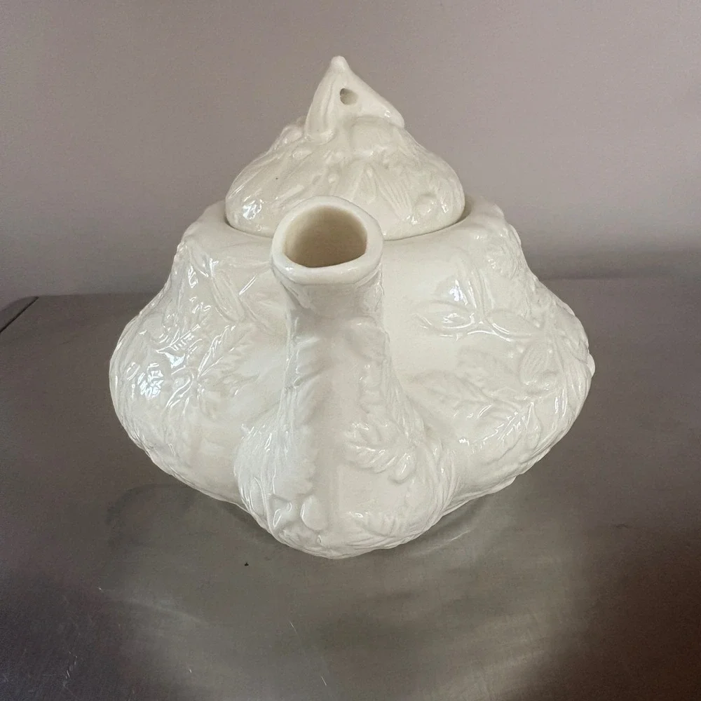 Embossed Botanical Ceramic Teapot Cream Off-White Leaf Berry Motif‎ 5.5 inch